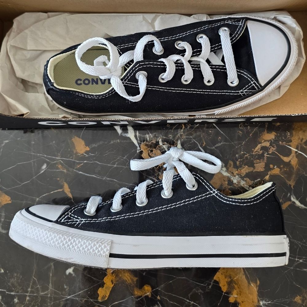 Chuck Taylor All Star Canvas Youth Low Top Sneaker Black White Sz 1 Unisex
